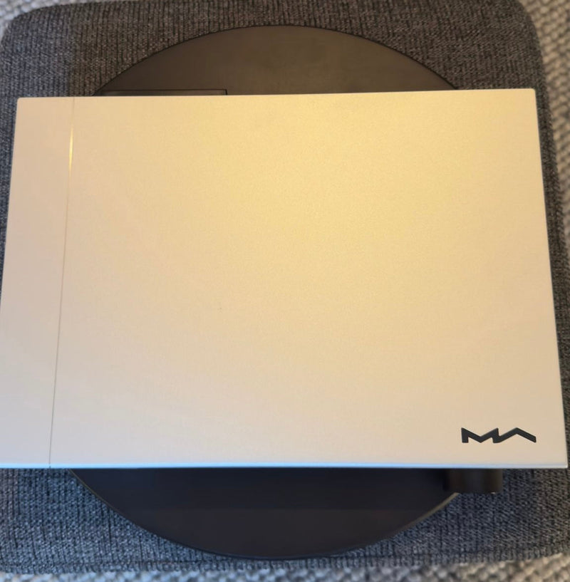 Matrix Audio Element X2 – ovansida med MA-logga