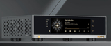 Matrix Audio  NT-1 Digital Audio Transport med upplyst färgdisplay sedd snett framifrån