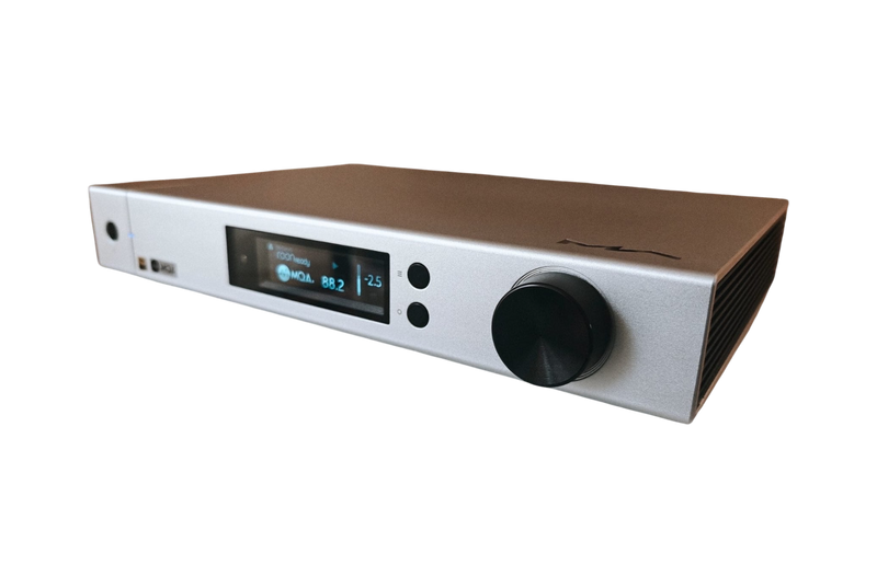 Undentia AB Matrix Audio Element P silver integrated amplifier, streamer, and DAC with front display and volume knob.